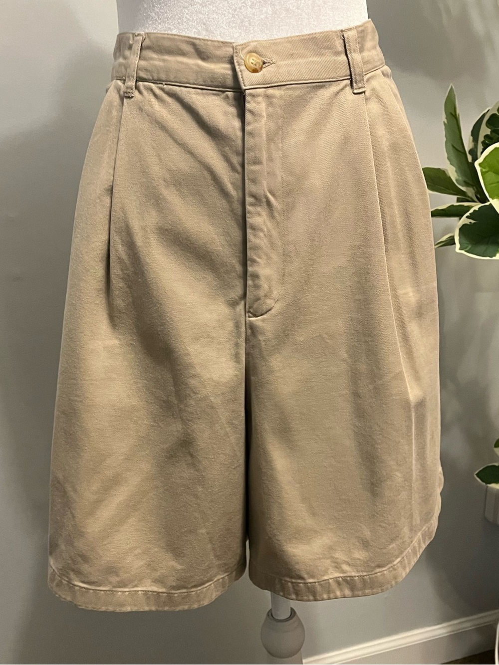 Ralph Lauren Sport Women’s High-waisted Vintage Khaki Shorts